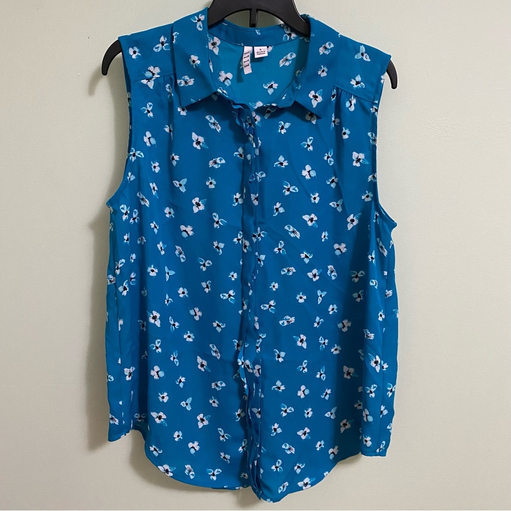 Elle Blue Floral Button Down Blouse